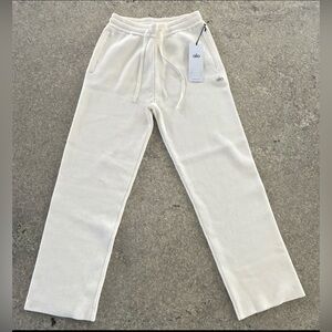 Alo Yoga Scholar Straight Leg Sweatpant Ivory Sz Small NWT